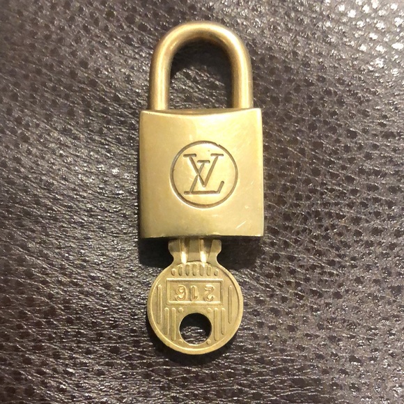 Vintage LV Louis Vuitton Padlock Lock & Key 216 - Picture 9 of 13